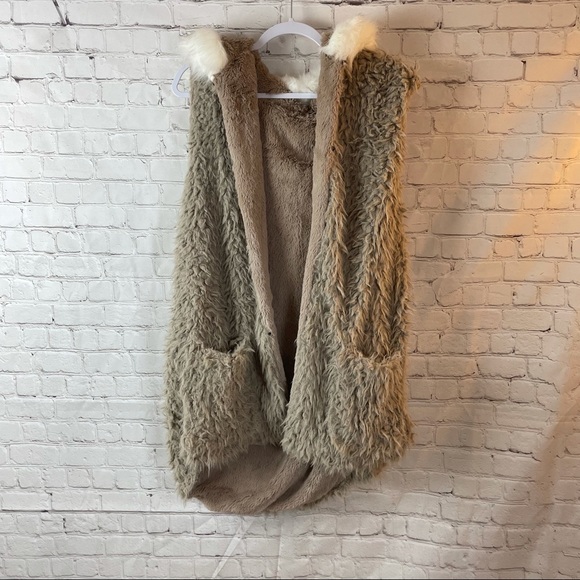 [Code] Fuzzy Vest - Picture 2 of 9